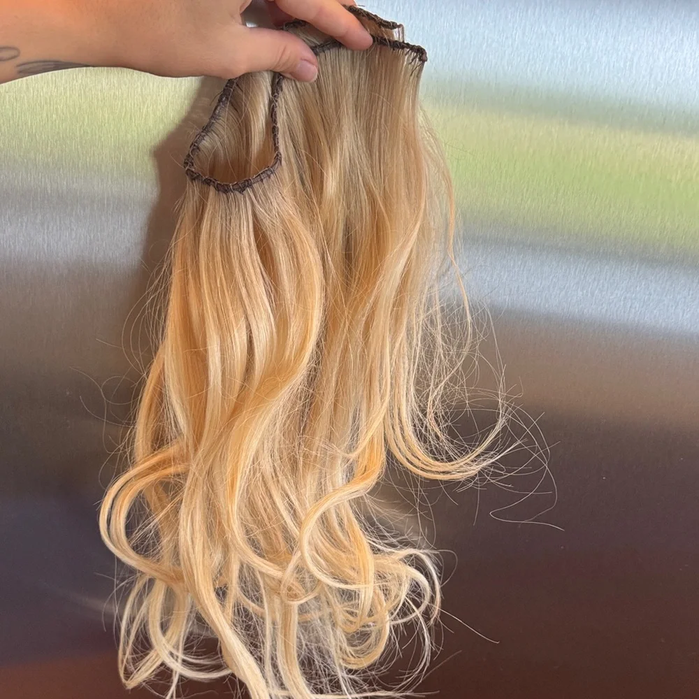 Aqua Q-weft 18” Platinum hair extensions